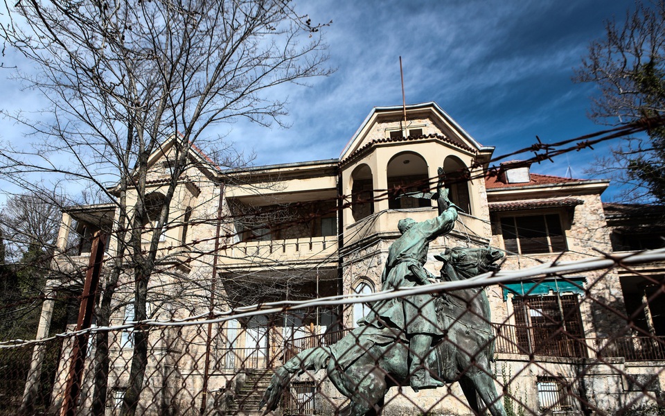 στο-κτήμα-τατοΐου-η-κατερίνα-σακελλαρ-561247069