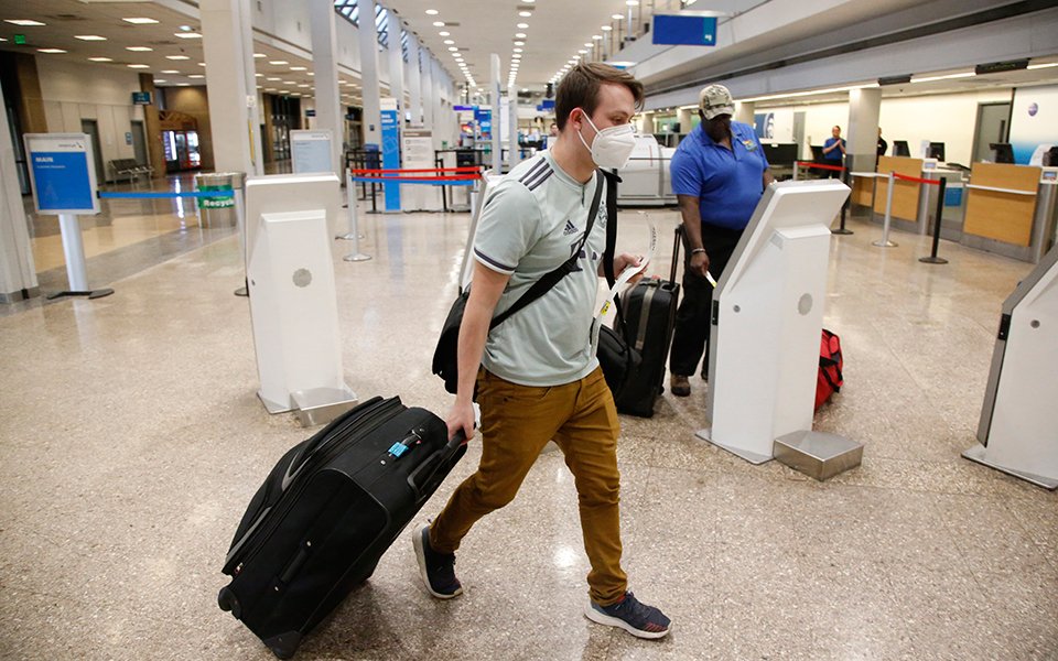 καραντίνα-για-όλους-όσοι-φθάνουν-στις-561237514