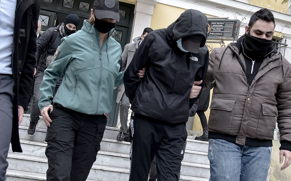 Νέο βίντεο ντοκουμέντο από τον ξυλοδαρμό του σταθμάρχη-2