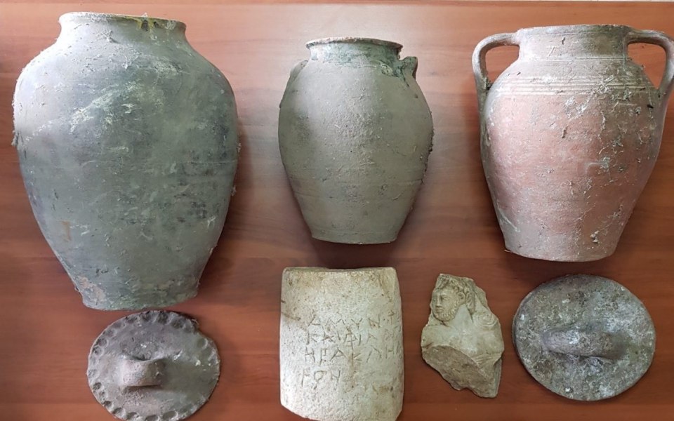 παράνομη-κατοχή-αρχαιοτήτων-από-κάτο-561222472