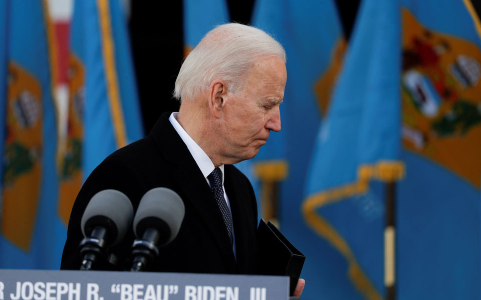 Τα δάκρυα του Μπάιντεν πριν την αναχώρηση για την Ουάσιγκτον-2