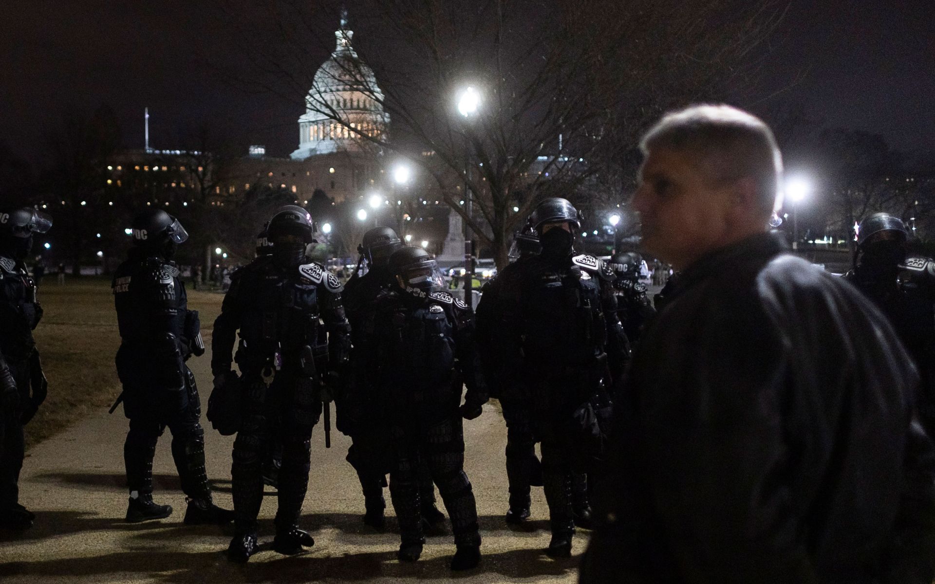 διεθνής-τύπος-η-αμερικανική-δημοκρατ-561218455