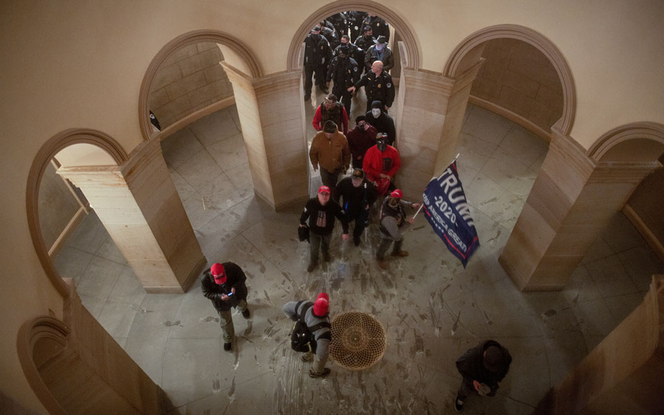 μπ-τζόνσον-καταδικάζω-απερίφραστα-τη-561219097