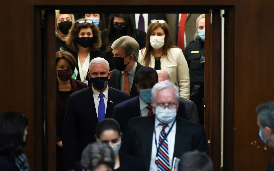 το-κογκρέσο-επικύρωσε-τη-νίκη-μπάιντε-561218545