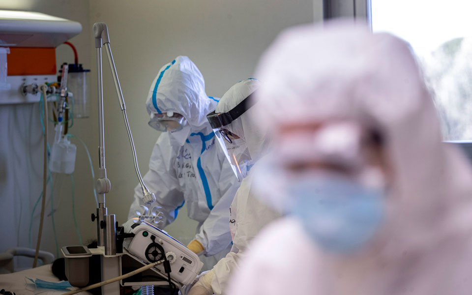 διατηρεί-τη-δυναμική-της-η-πανδημία-αν-561224689