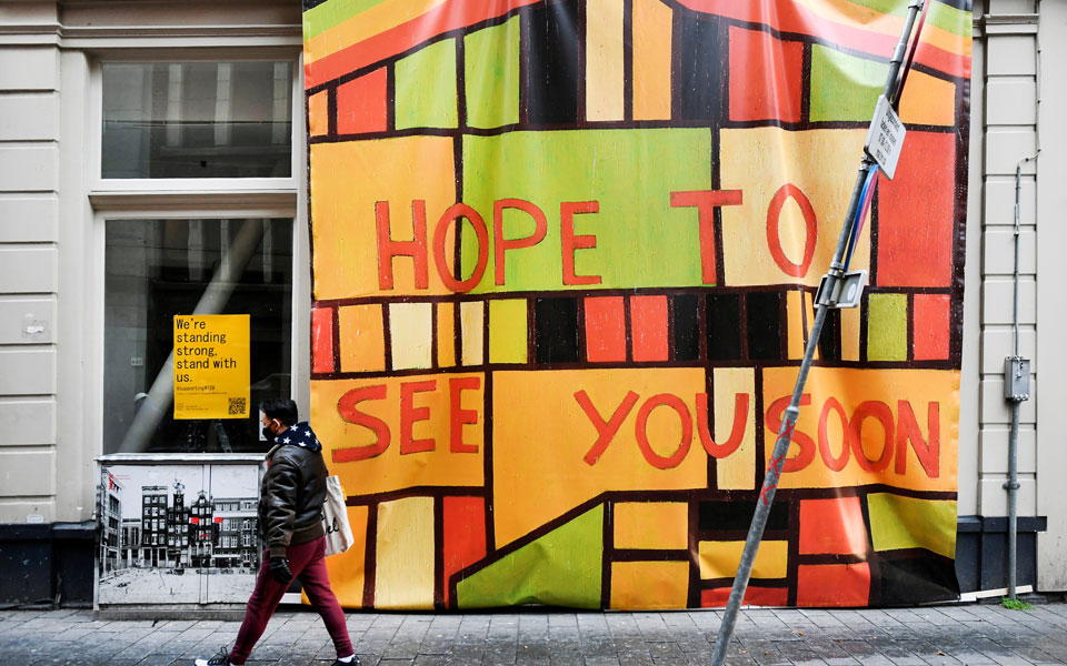 τελευταία-στην-ε-ε-ξεκινά-τους-εμβολια-561215782