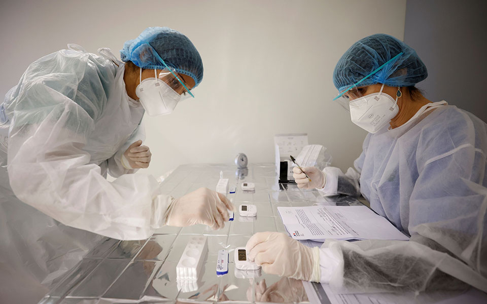 σταθερός-ο-αριθμός-των-κρουσμάτων-2-500-561229849