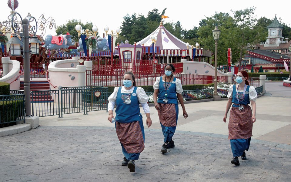 εμβολιαστικό-κέντρο-η-disneyland-561223600