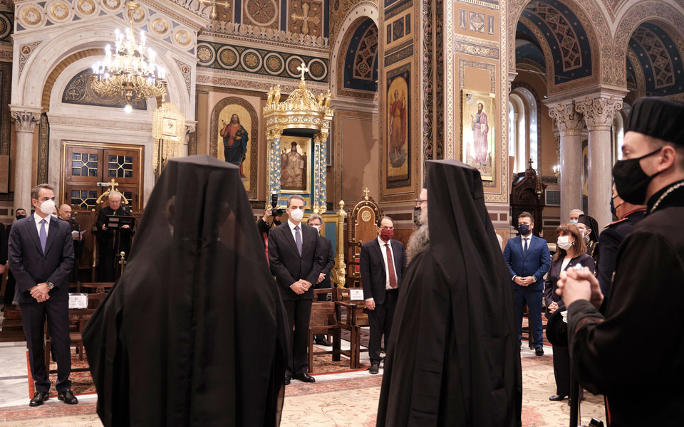 Ο πρωθυπουργός και η ΠτΔ στην πρωτοχρονιάτικη δοξολογία (εικόνες)-1
