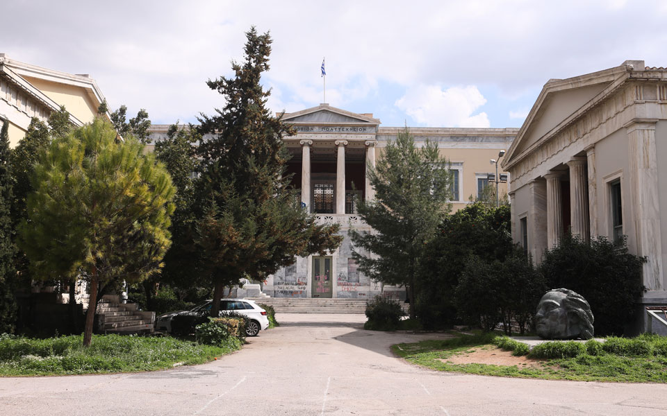 δεκαπέντε-ερωταπαντήσεις-για-τις-νέε-561225949