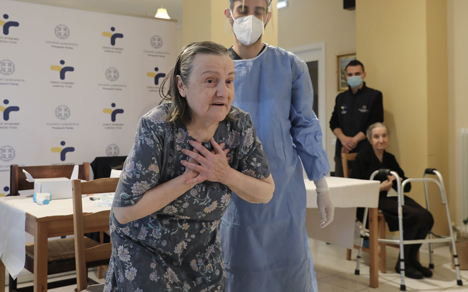 ξεκίνησαν-οι-εμβολιασμοί-στις-μονάδε-561215689