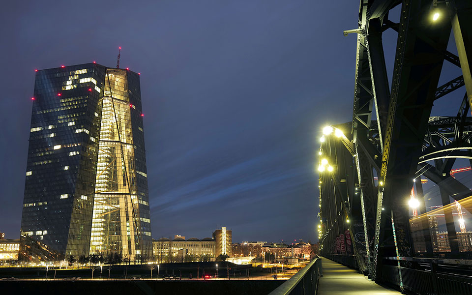 ευρωζώνη-συρρίκνωση-της-οικονομικής-561238153