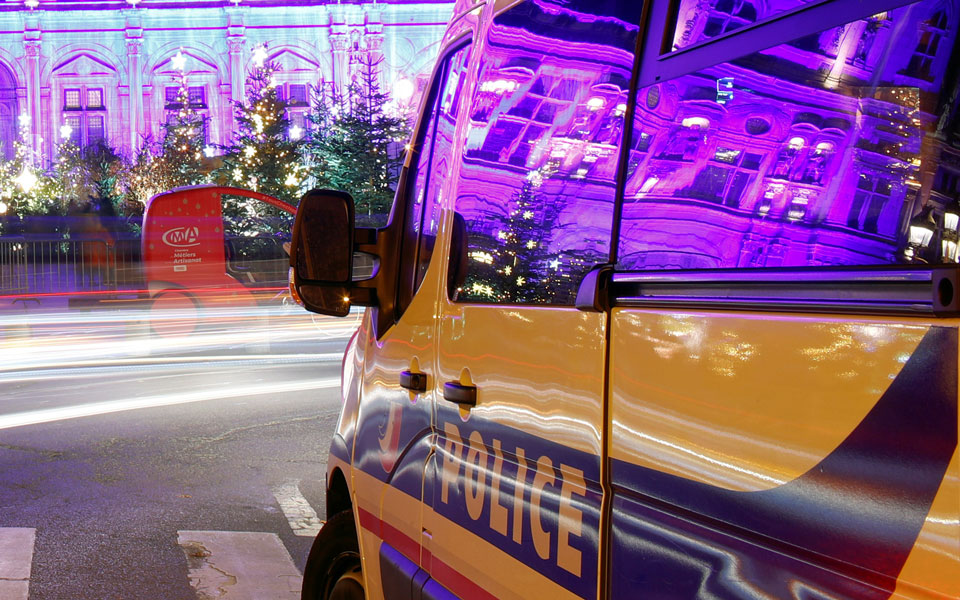 γαλλία-αστυνομικοί-τραυματίστηκαν-σ-561213844