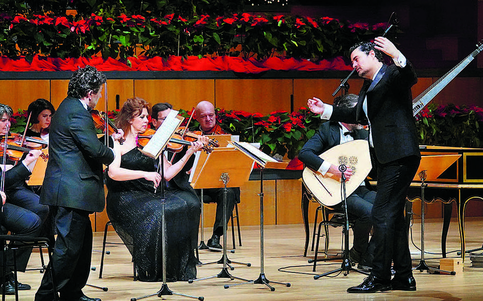 χριστουγεννιάτικο-μπαρόκ-σε-αθήνα-κα-561232906