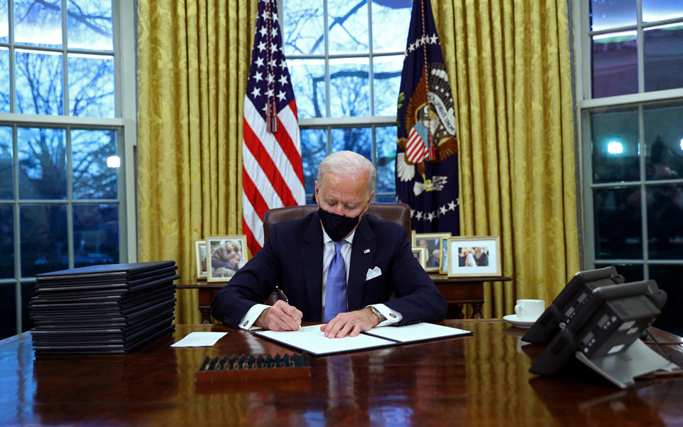 ηπα-εκ-νέου-επιβολή-των-ταξιδιωτικών-α-561240484