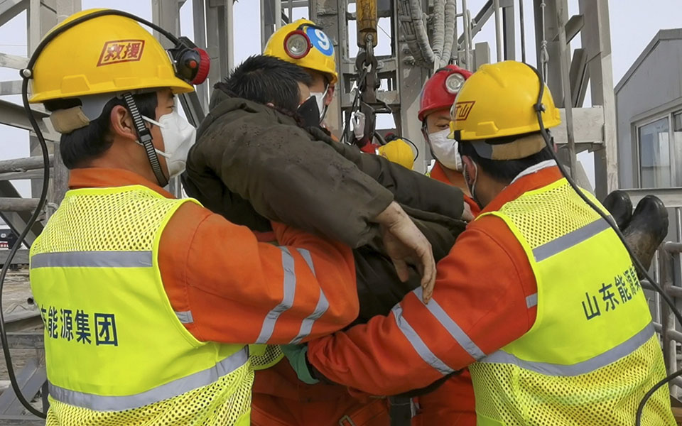 κίνα-διασώθηκαν-11-μεταλλωρύχοι-που-είχ-561240184