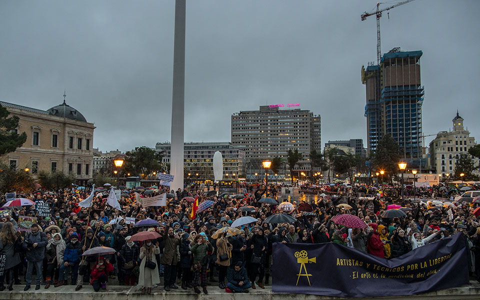χιλιάδες-πολίτες-διαδήλωσαν-στη-μαδρ-561240154