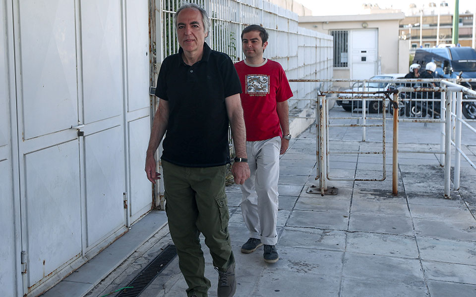 σε-απεργία-πείνας-ο-δημήτρης-κουφοντί-561220183