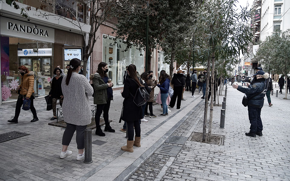 Ουρές στα καταστήματα σε Αθήνα και Θεσσαλονίκη (εικόνες)-4