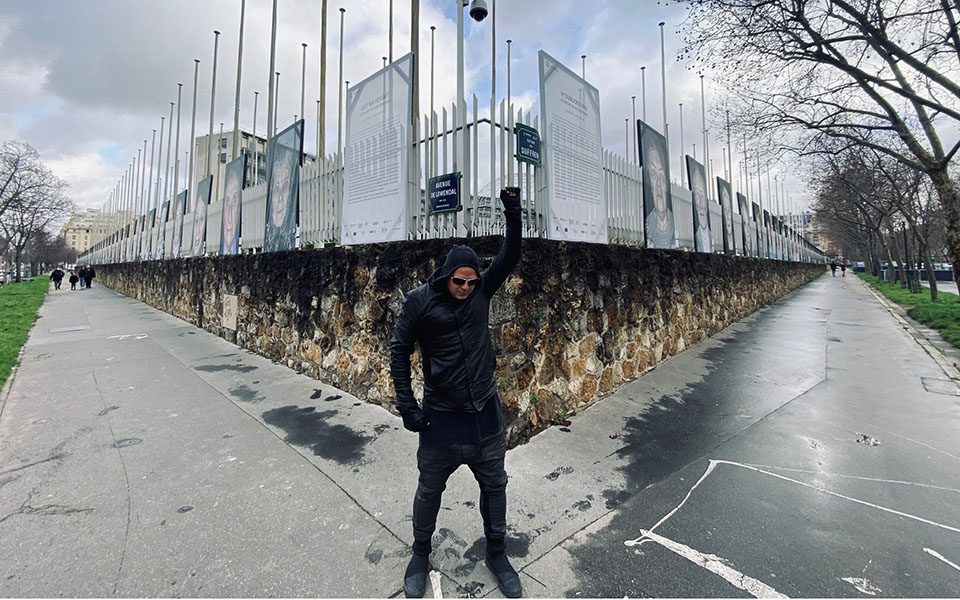 τετρακόσια-πορτρέτα-επιζησάντων-μι-561242863