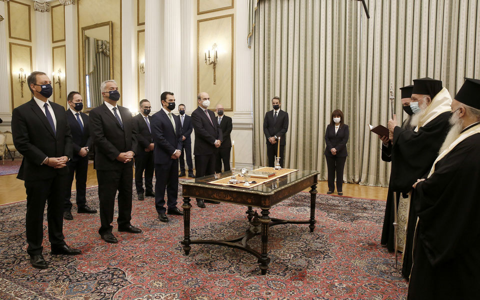 το-παρασκήνιο-του-ανασχηματισμού-561216436