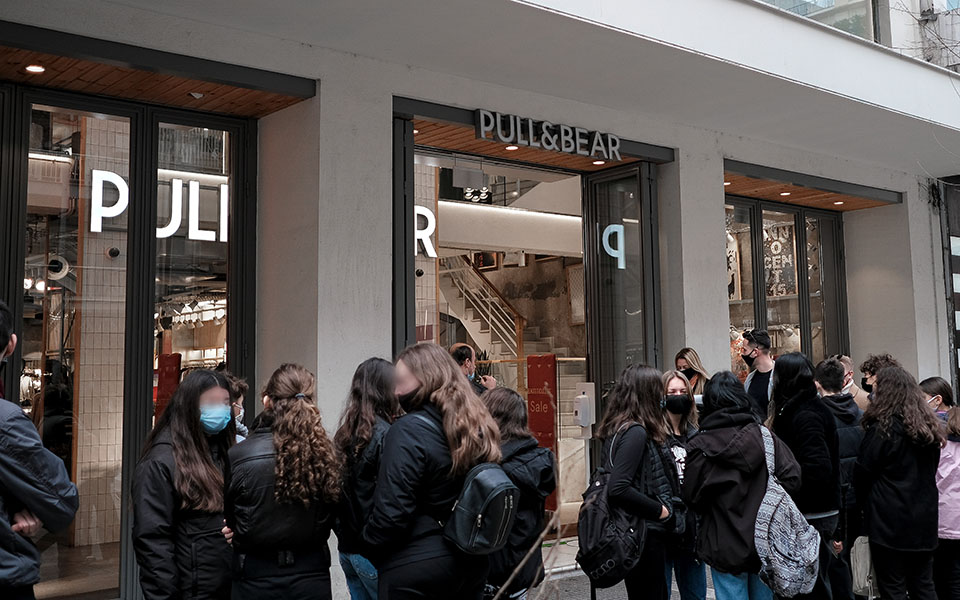 Ουρές στα καταστήματα σε Αθήνα και Θεσσαλονίκη (εικόνες)-2