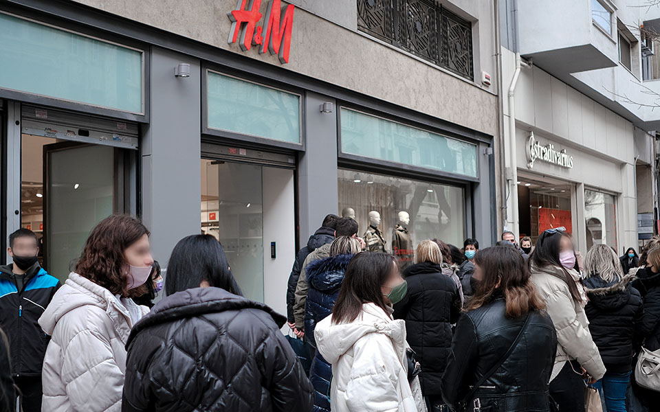 Ουρές στα καταστήματα σε Αθήνα και Θεσσαλονίκη (εικόνες)-6