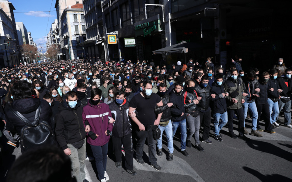 Εικόνες συνωστισμού στο πανεκπαιδευτικό συλλαλητήριο-1