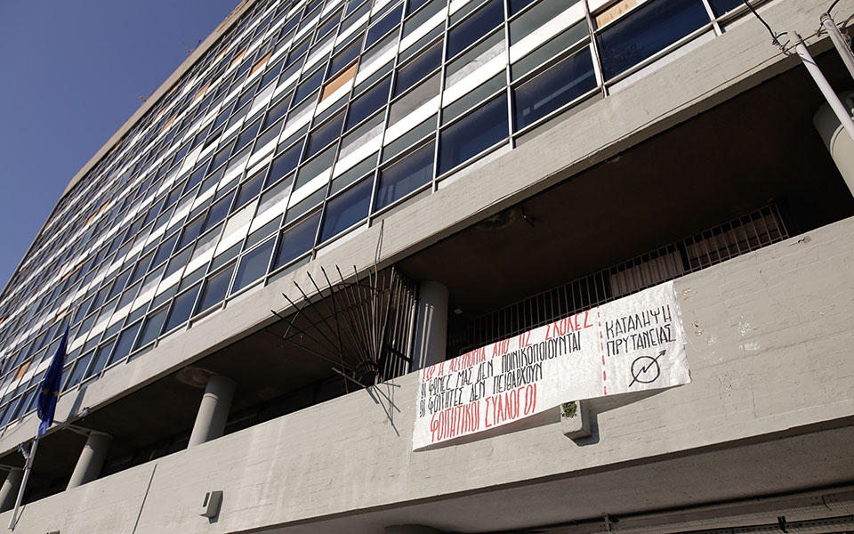 βήματα-προς-τη-σωστή-κατεύθυνση-στην-π-561239638