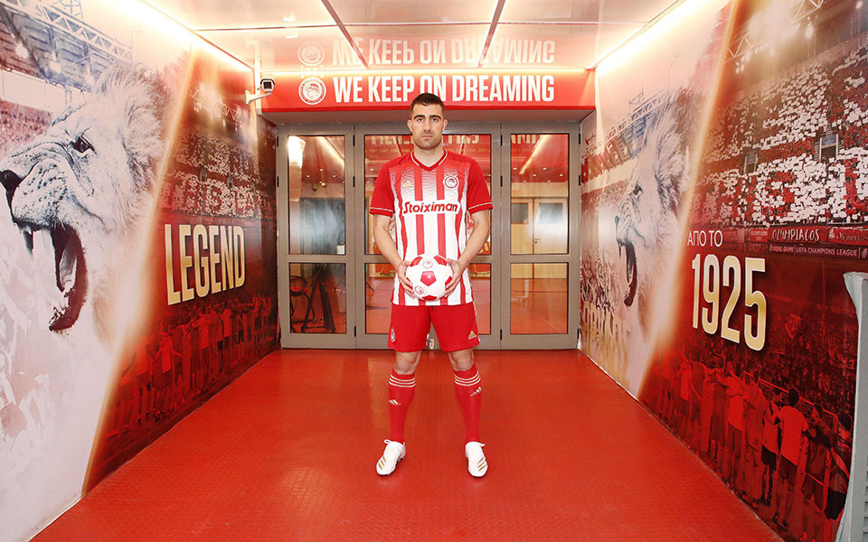 Υπέγραψε στον Ολυμπιακό ο Σωκράτης Παπασταθόπουλος-1