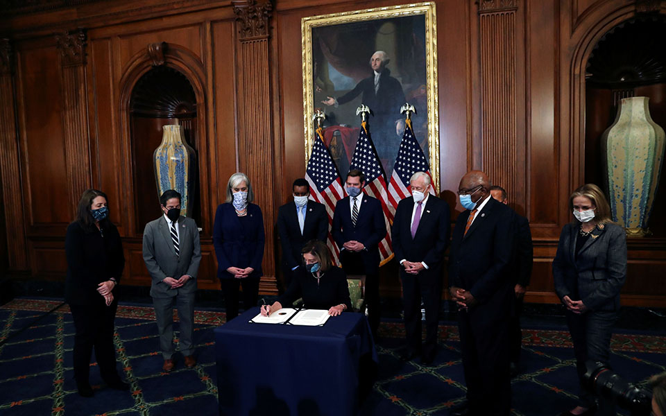 ιστορική-απόφαση-παραπομπής-του-τραμ-561227128