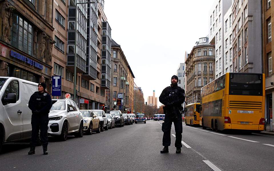 οι-μεταλλάξεις-του-ιού-επιβραδύνουν-τ-561246550