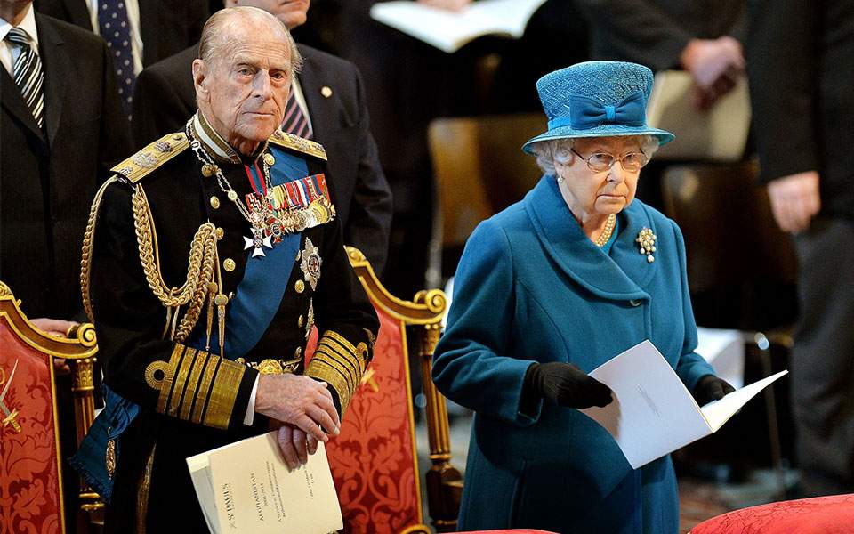 εμβολιάστηκε-η-βασίλισσα-ελισάβετ-561221575