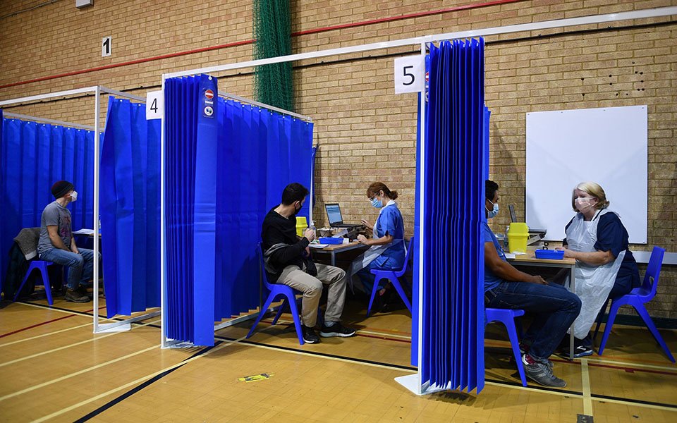 πρόσω-ολοταχώς-η-εμβολιαστική-εκστρα-561243970