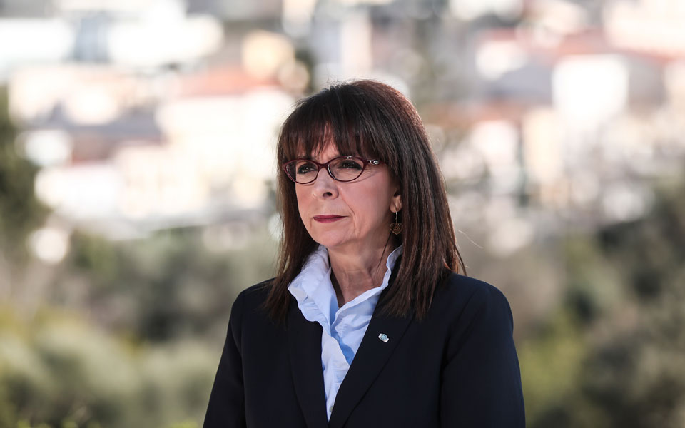 στο-μνημείο-ολοκαυτώματος-την-τετάρτ-561242401