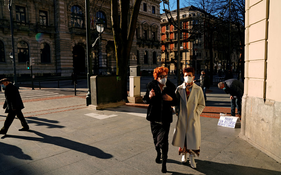 ισπανία-ξεπέρασαν-τα-δύο-εκατομμύρια-561219109