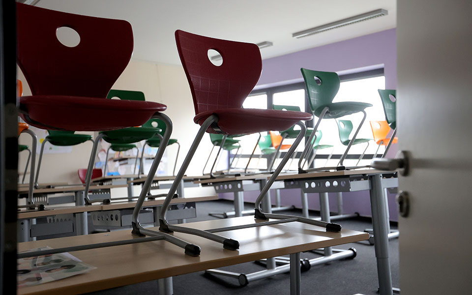 με-εξαιρέσεις-ανοίγει-η-δευτεροβάθμι-561238927