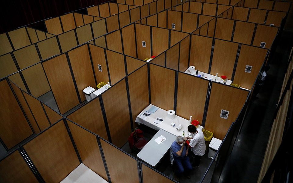 τι-προτείνει-η-κομισιόν-για-εμβολιασμ-561234160