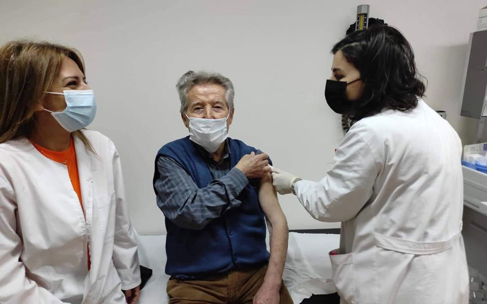ξεκίνησε-ο-εμβολιασμός-των-ατόμων-άνω-561230389