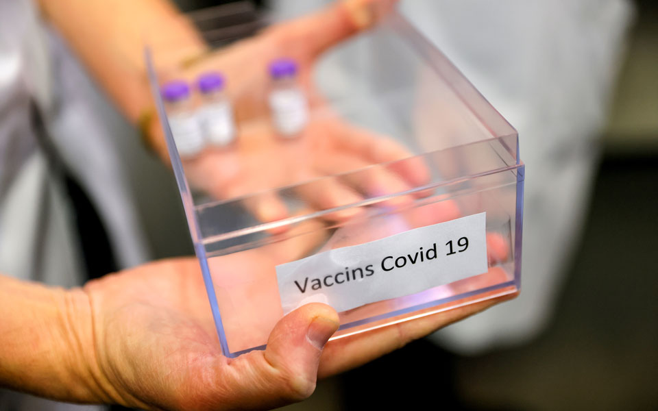 επιτάχυνση-των-εμβολιασμών-στη-γαλλί-561215926