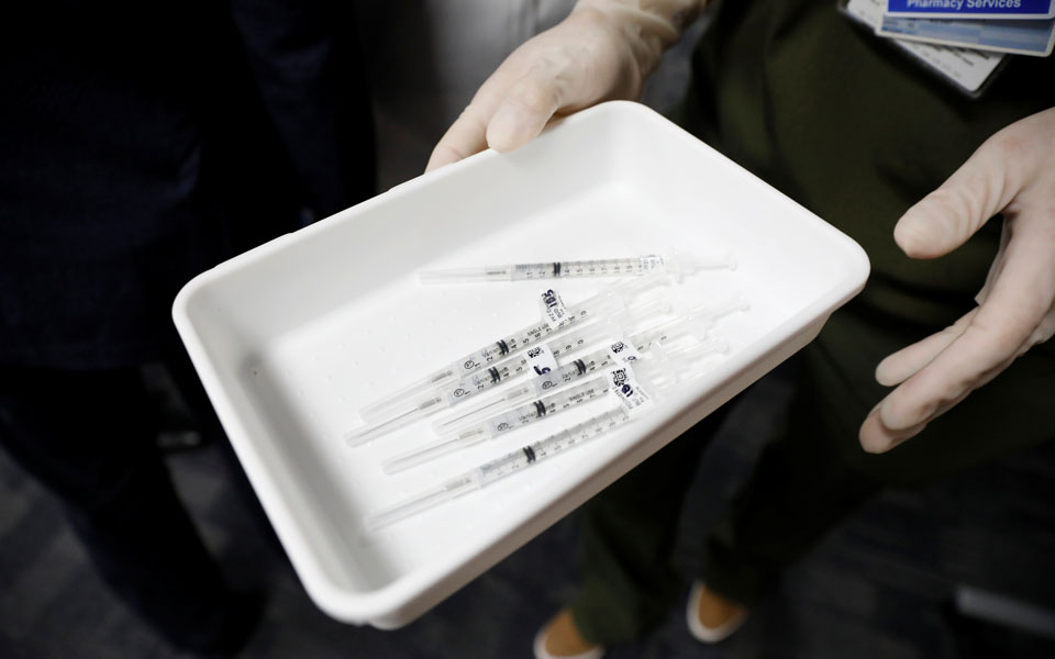 ηπα-συνωμοσιολόγος-ο-φαρμακοποιός-πο-561216616