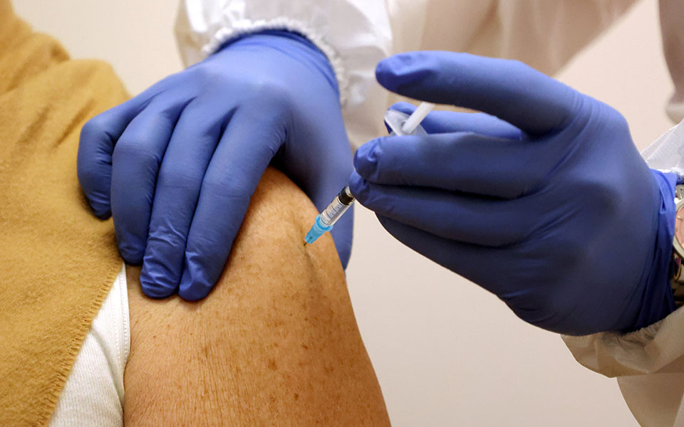 πρόθυμοι-να-εμβολιαστούν-οι-δύο-στους-561229666