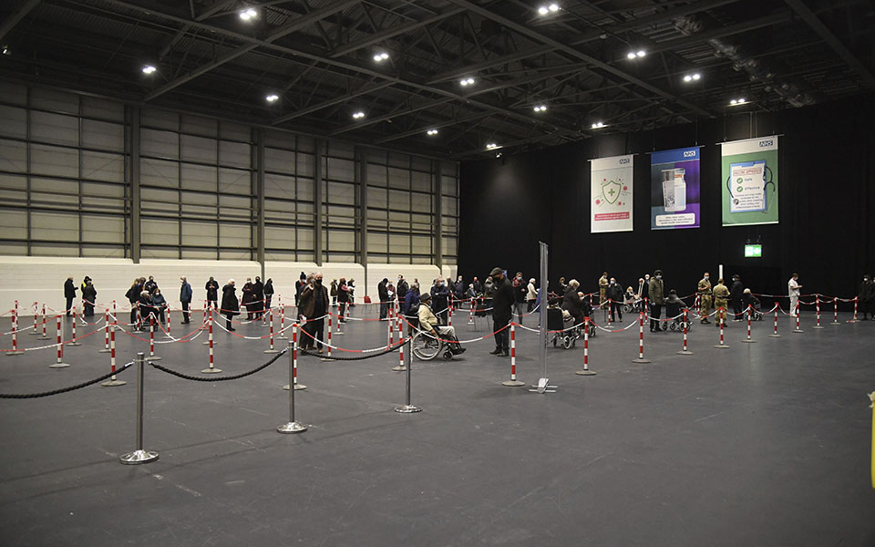 βρετανία-στόχος-οι-εμβολιασμοί-24-ώρες-561225994