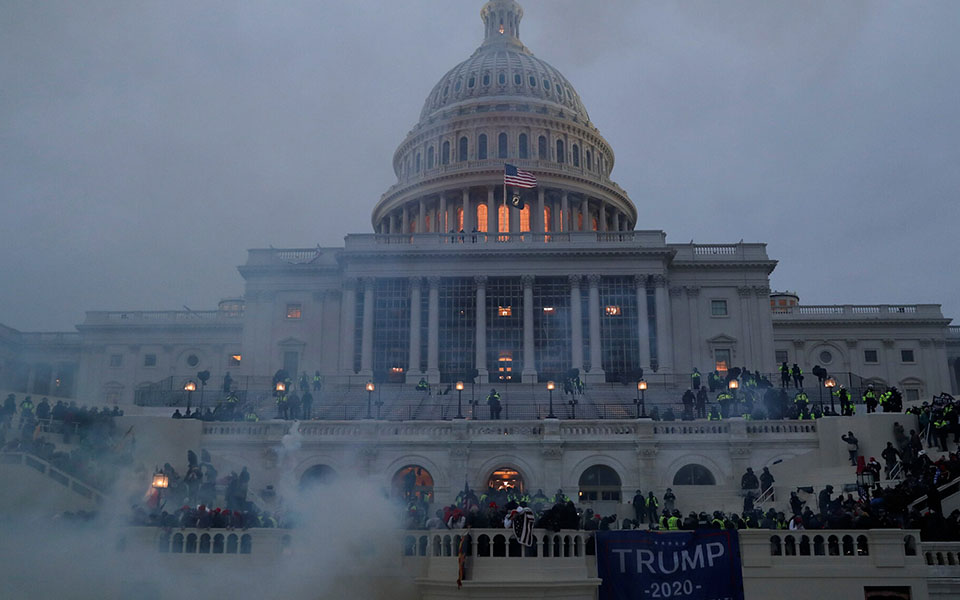 εισβολή-στο-καπιτώλιο-561219076