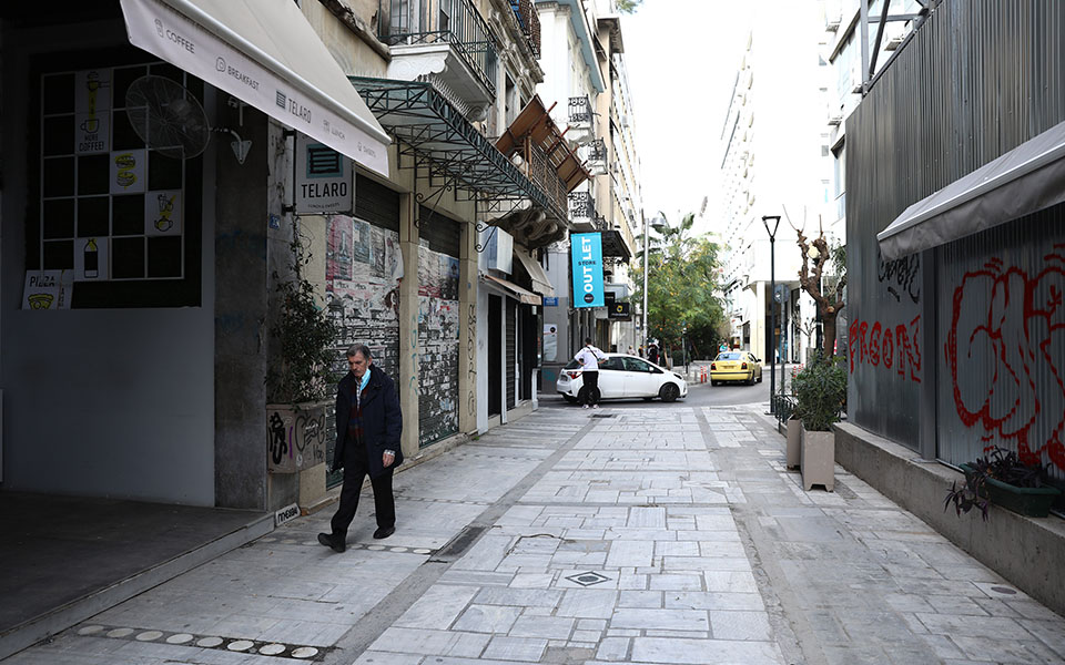 είμαστε-σκλάβοι-του-νόμου-για-να-μπορ-561239041