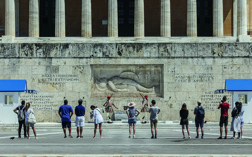 Ελπίδες ανάκαμψης το 2021 εν μέσω μεγάλης αβεβαιότητας-1