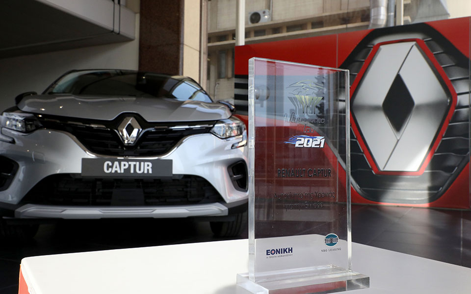 Απονομή του βραβείου για το νέο Renault Captur στην TEOREN Motors-2