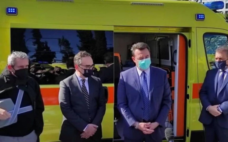 παραδόθηκαν-12-ασθενοφόρα-σε-μικρά-νησι-561253402