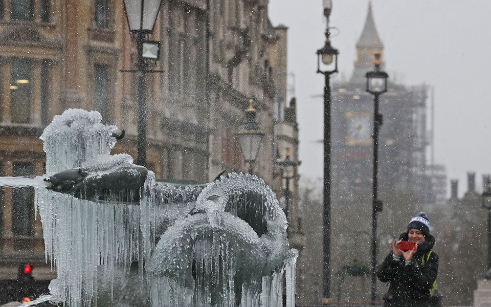 ψυχρή-εισβολή-έντυσε-στα-λευκά-την-ευρ-561260350