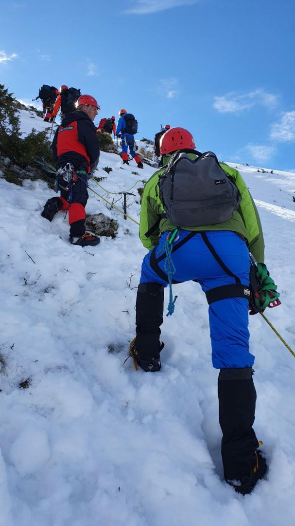 Καρέ – καρέ η επιχείρηση ανάσυρσης της σορού του 32χρονου πιλότου-1